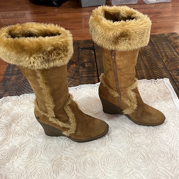 Ruffhewn Shoes - Ruffhewn fur trimmed wedge heeled boots size 6